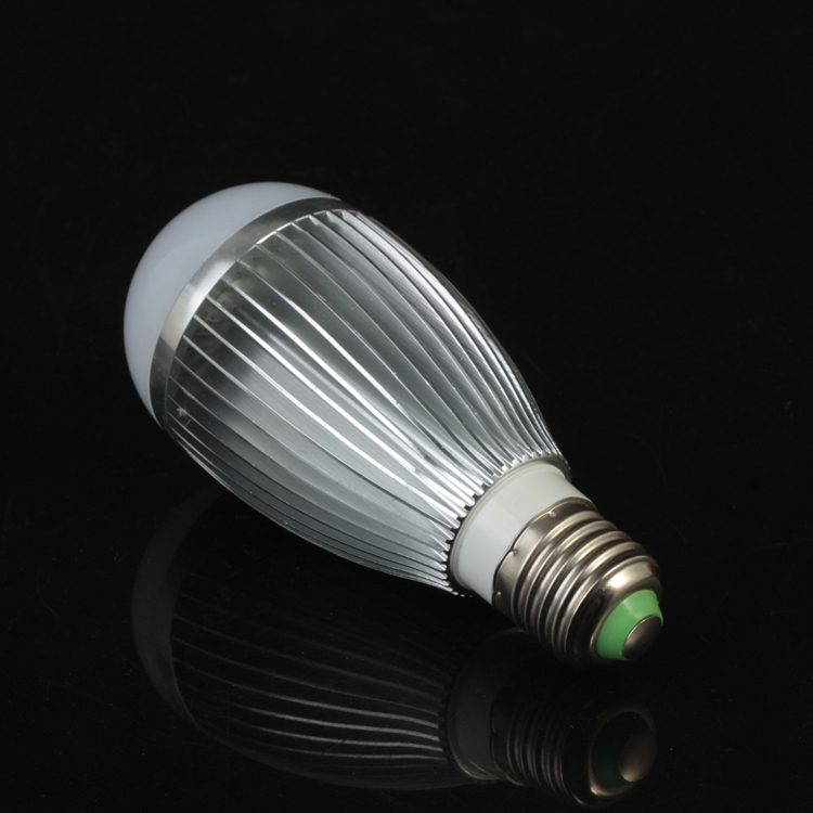 2pcs/lots led lamp bulb e27 7w 220v/110v 630lm warm white/white silver shell lamps for home
