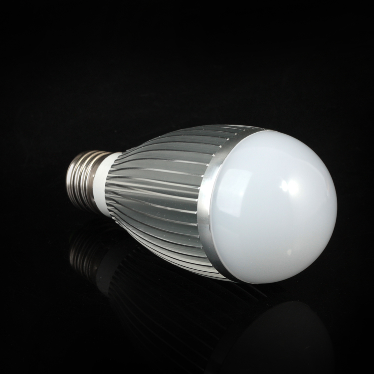 5pcs/lots led lamp bulb e27 7w 220v/110v 630lm warm white/white silver shell lamps for home
